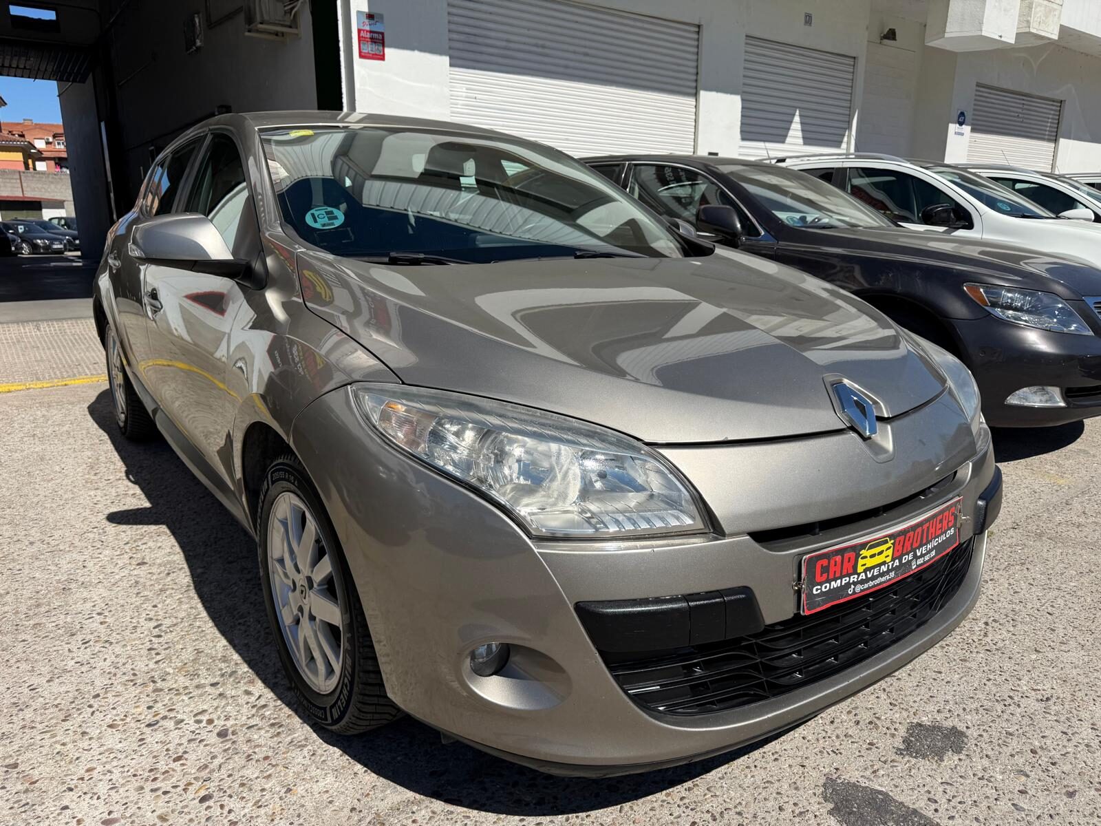 RENAULT Megane 1.6i tom tom 