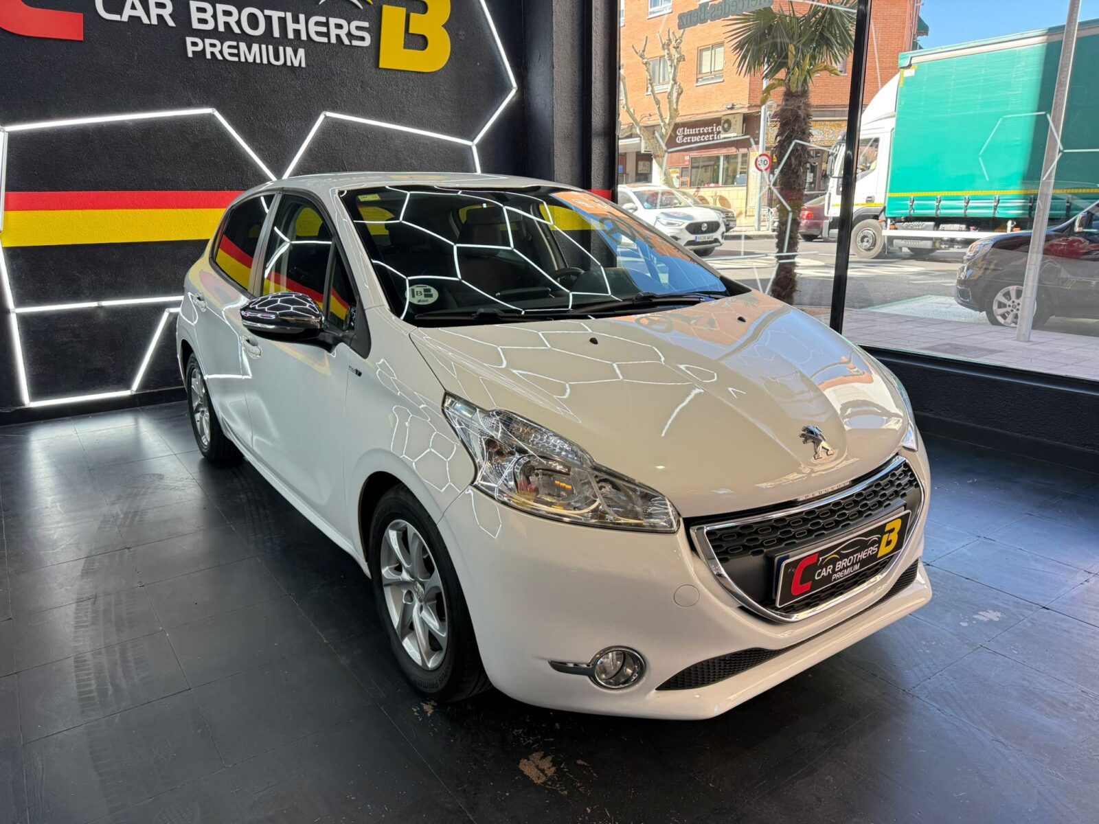 PEUGEOT 208 HDI