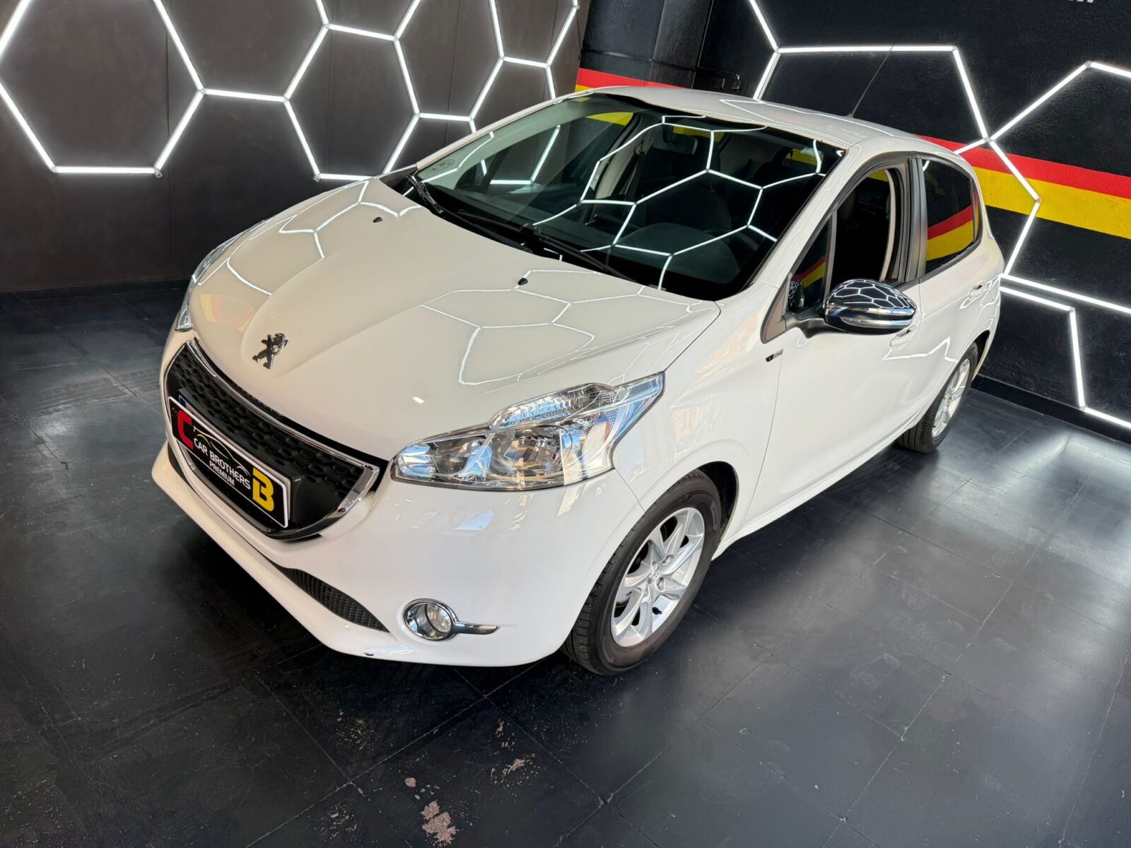 PEUGEOT 208 HDI