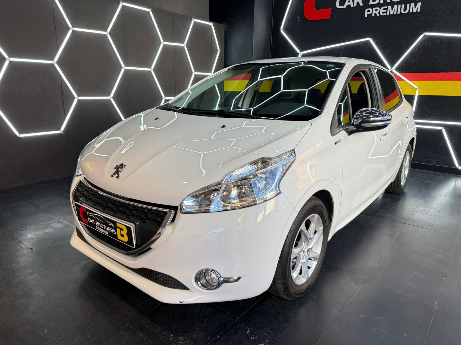 PEUGEOT 208 HDI