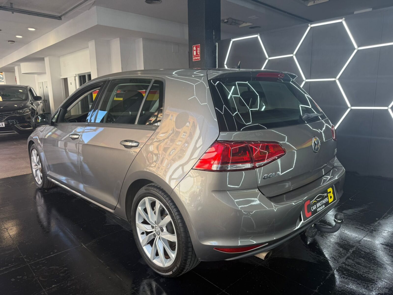 VOLKSWAGEN Golf SPORT