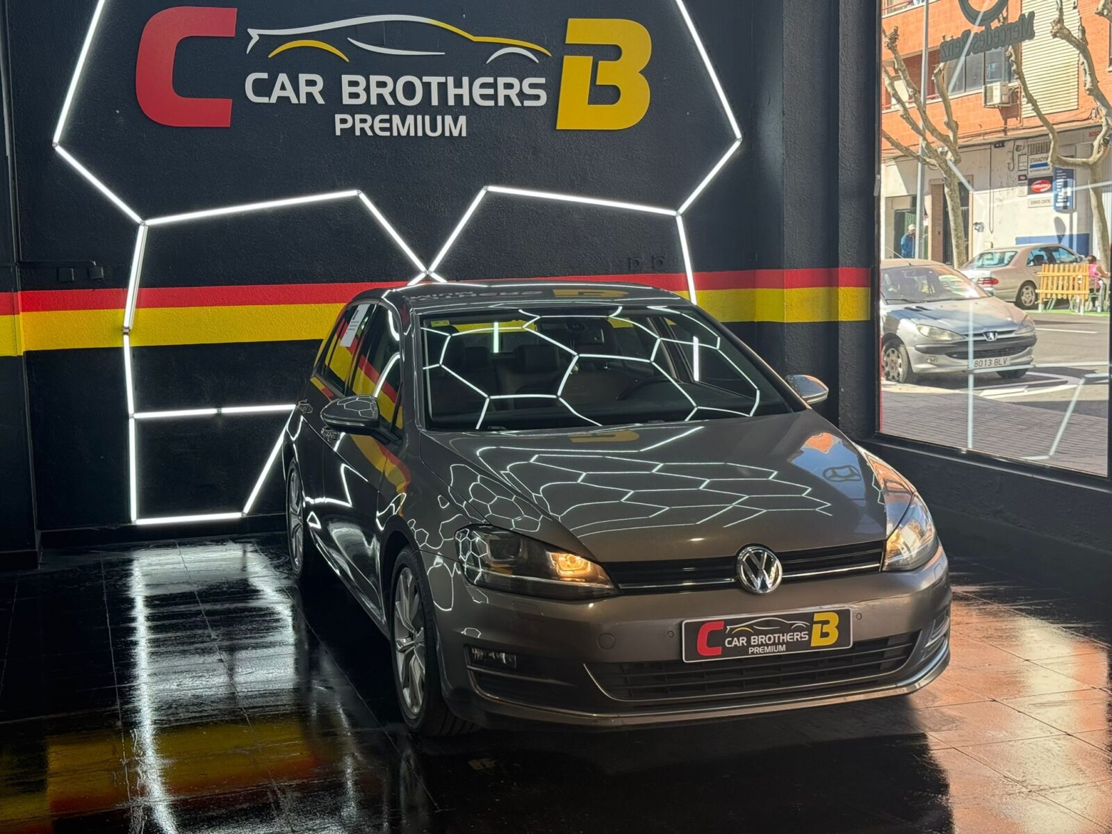 VOLKSWAGEN Golf SPORT