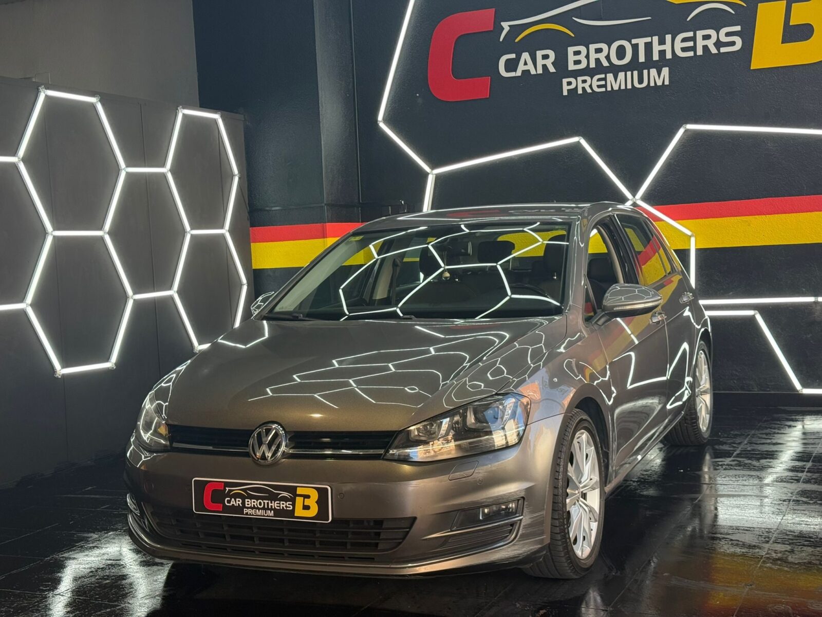 VOLKSWAGEN Golf SPORT