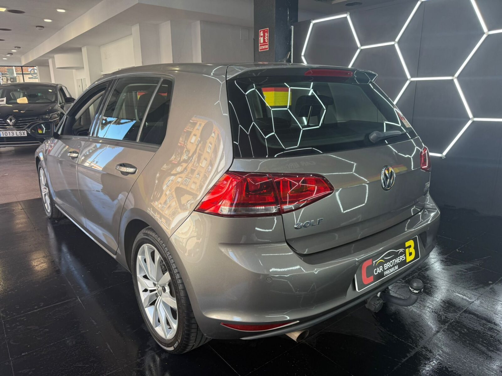 VOLKSWAGEN Golf SPORT