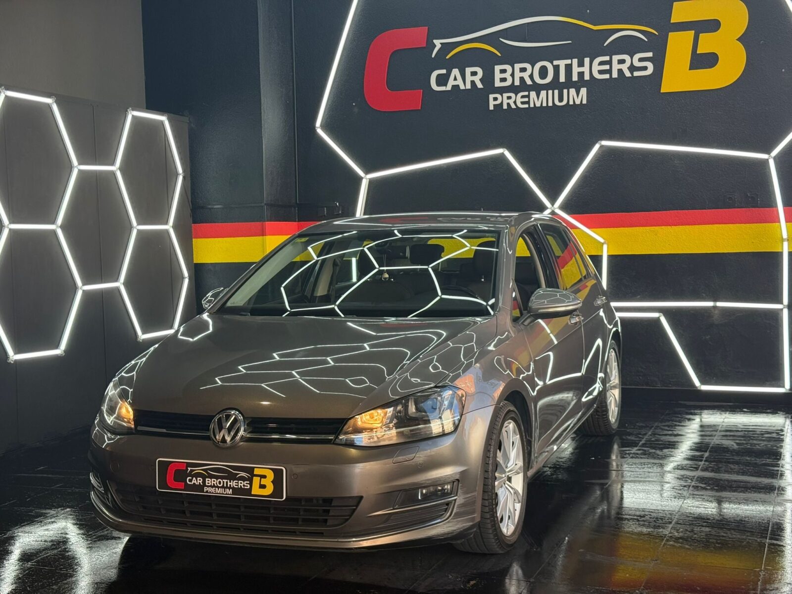 VOLKSWAGEN Golf SPORT