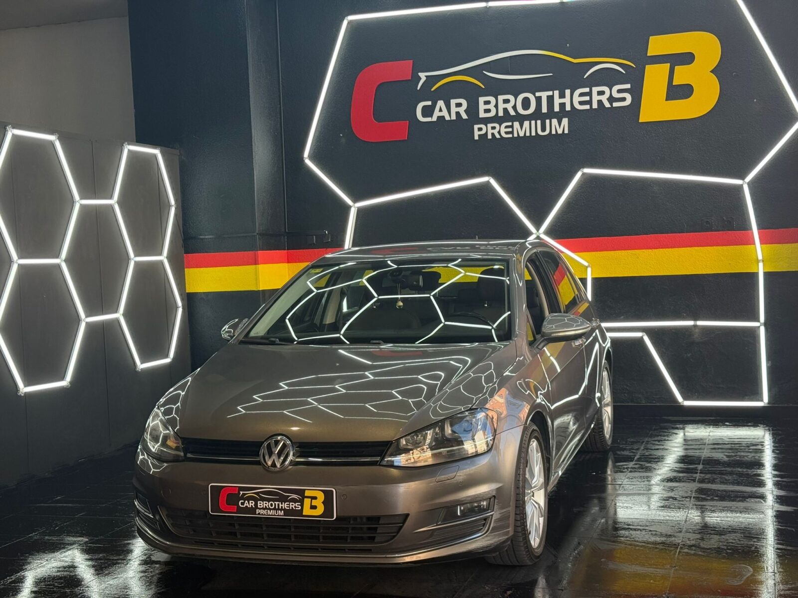 VOLKSWAGEN Golf SPORT