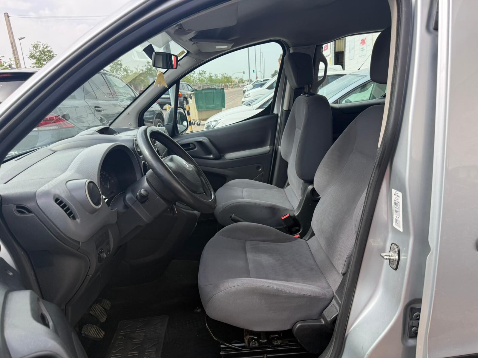 PEUGEOT PARNTER business