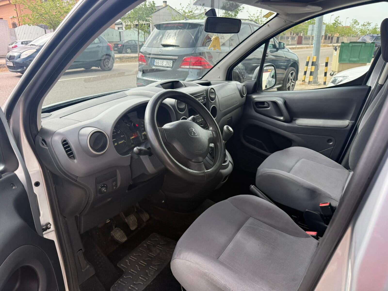 PEUGEOT PARNTER business