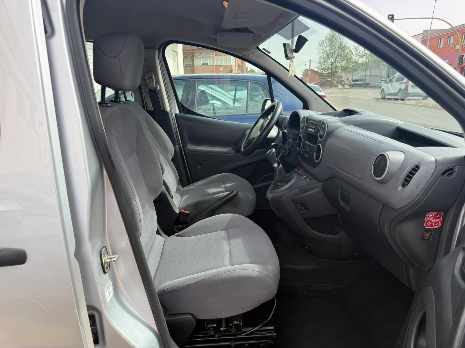 PEUGEOT PARNTER business