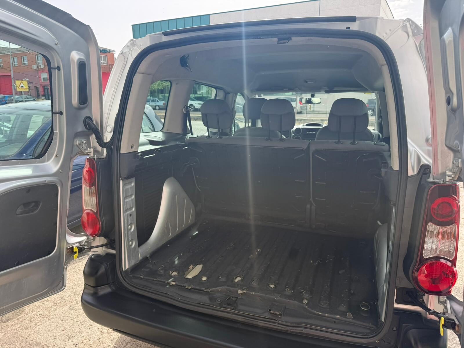 PEUGEOT PARNTER business