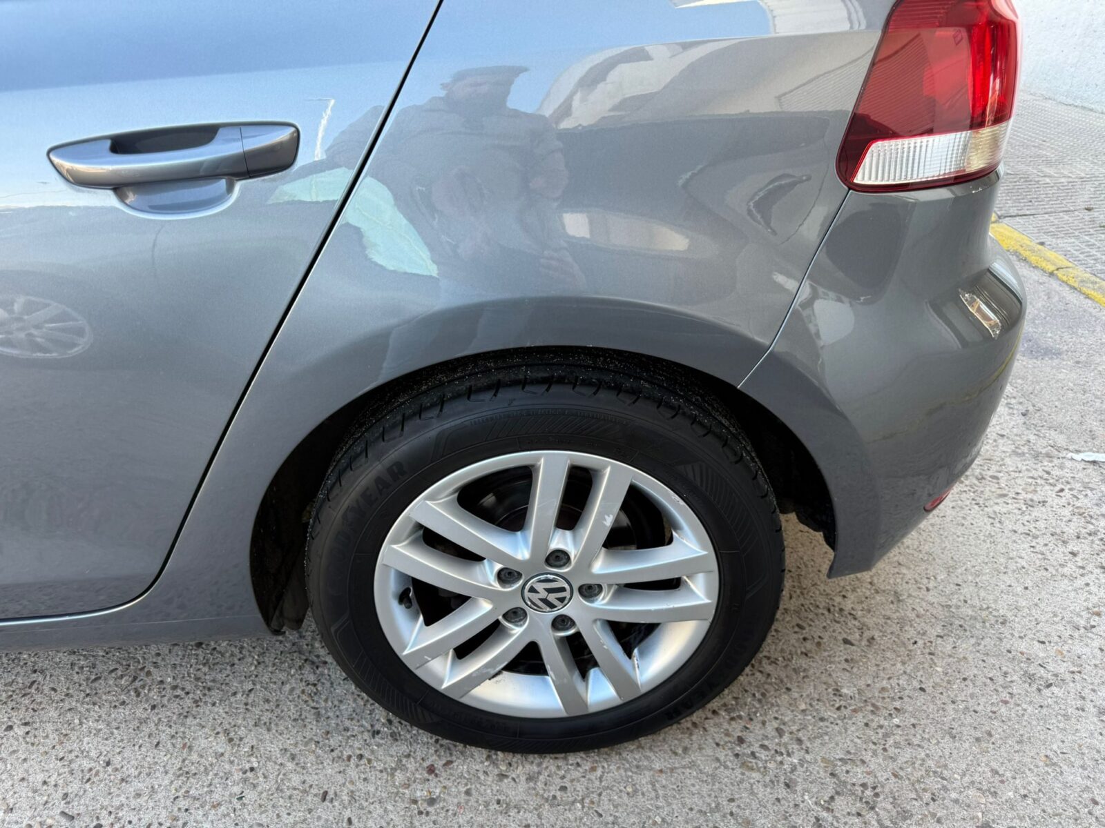 VOLKSWAGEN Golf VI