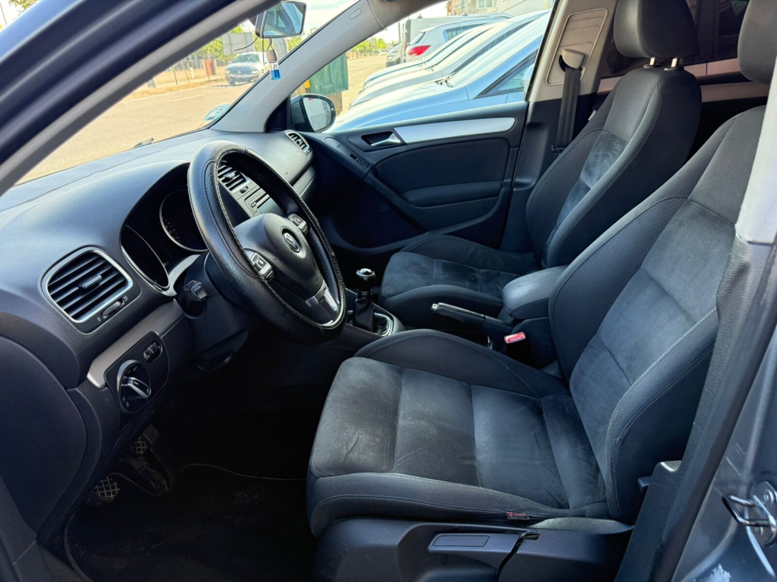 VOLKSWAGEN Golf VI