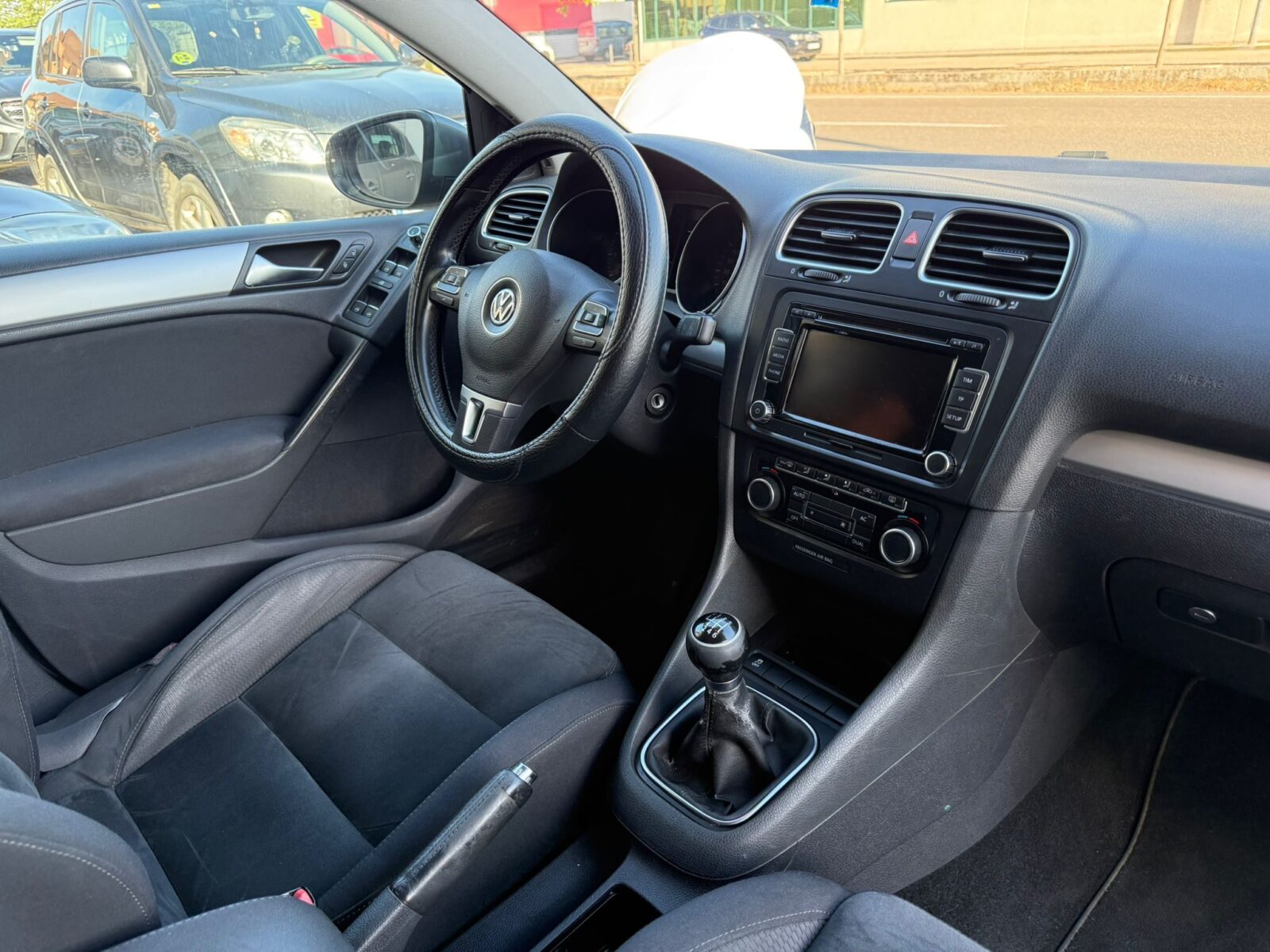 VOLKSWAGEN Golf VI