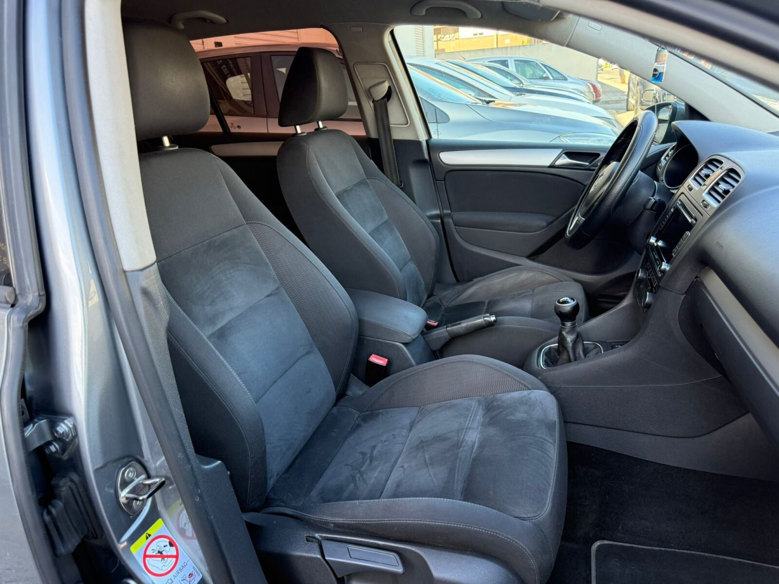 VOLKSWAGEN Golf VI