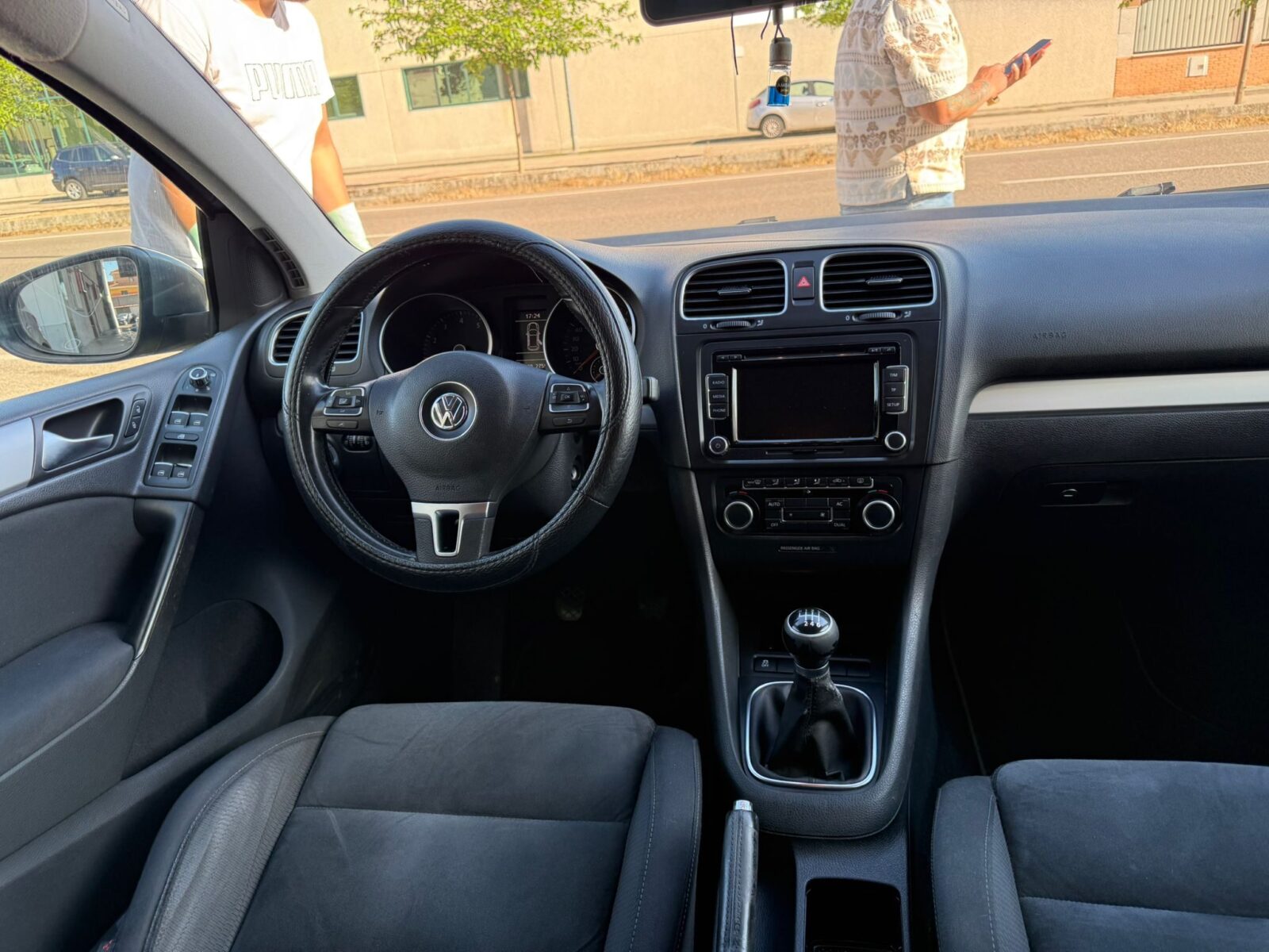 VOLKSWAGEN Golf VI