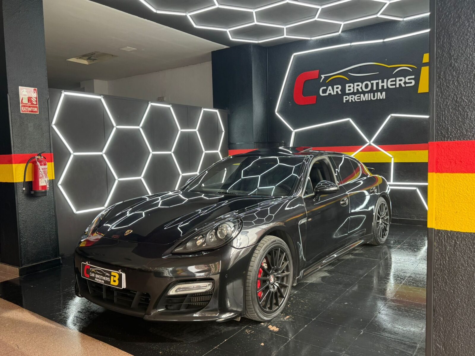 PORSCHE Panamera TURBO S 
