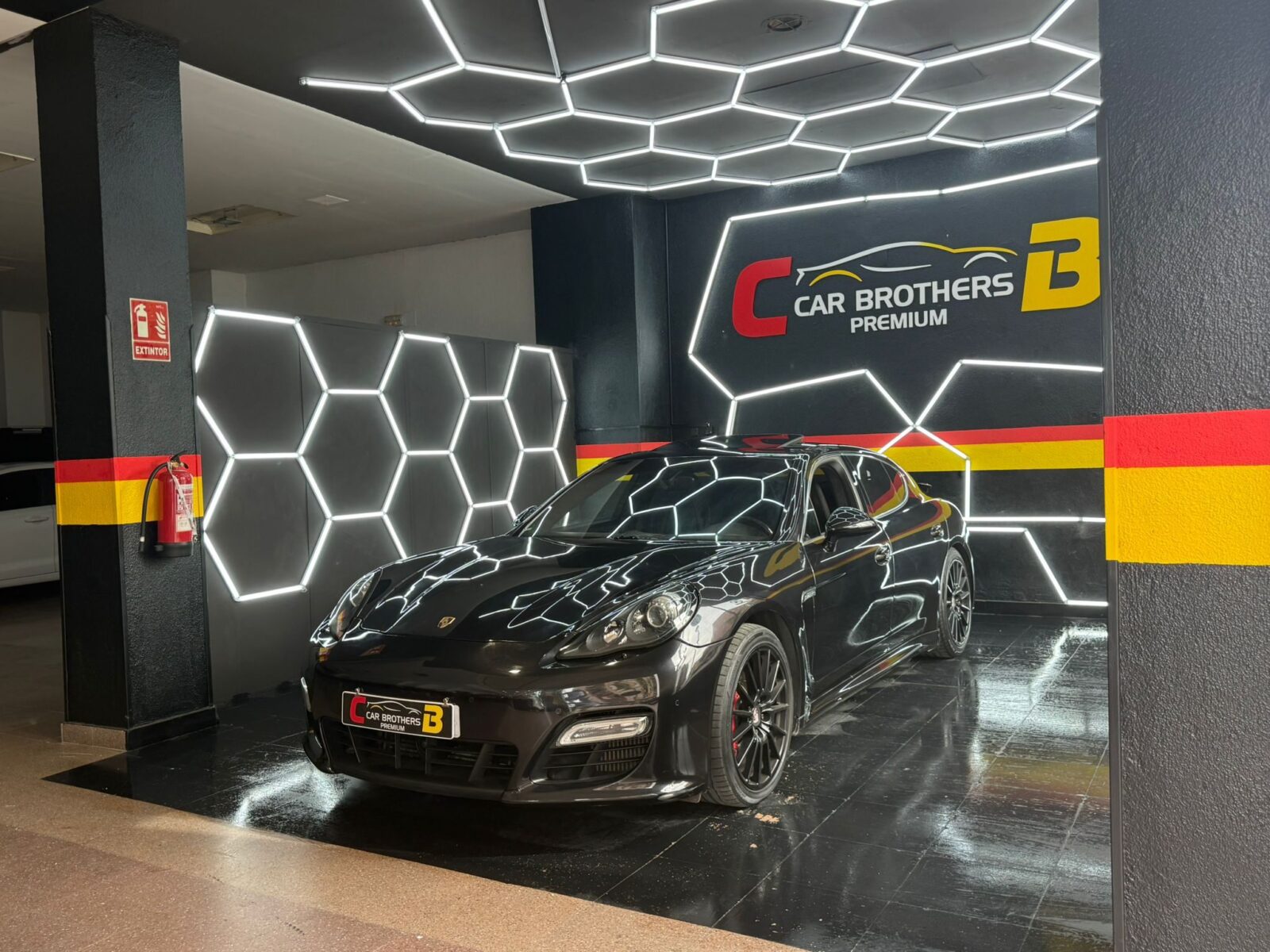 PORSCHE Panamera TURBO S 