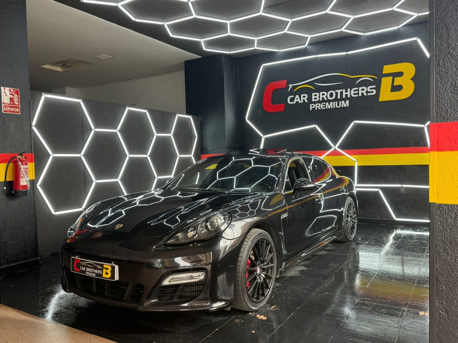 PORSCHE Panamera TURBO S 
