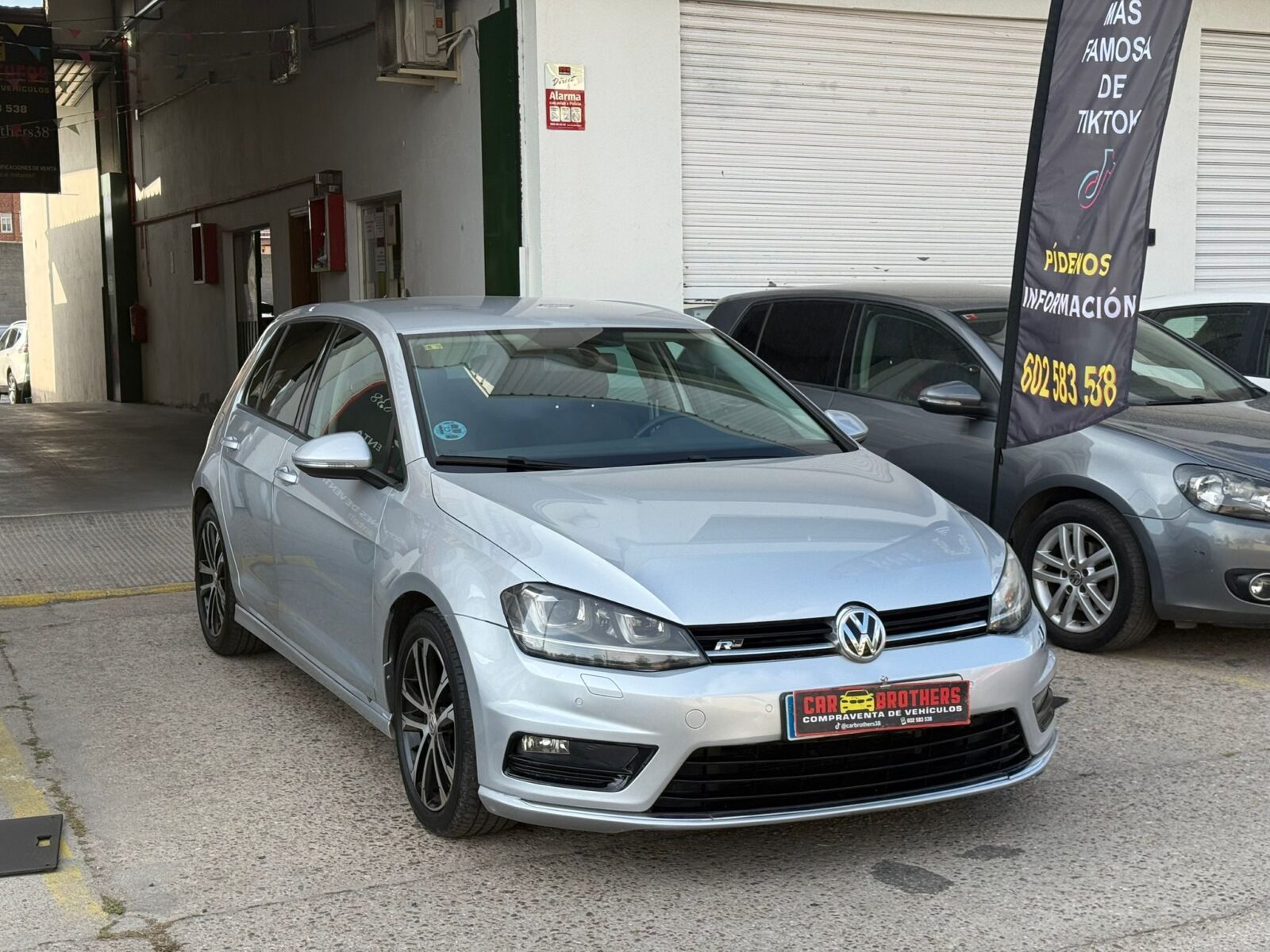 VOLKSWAGEN Golf VII R-LINE