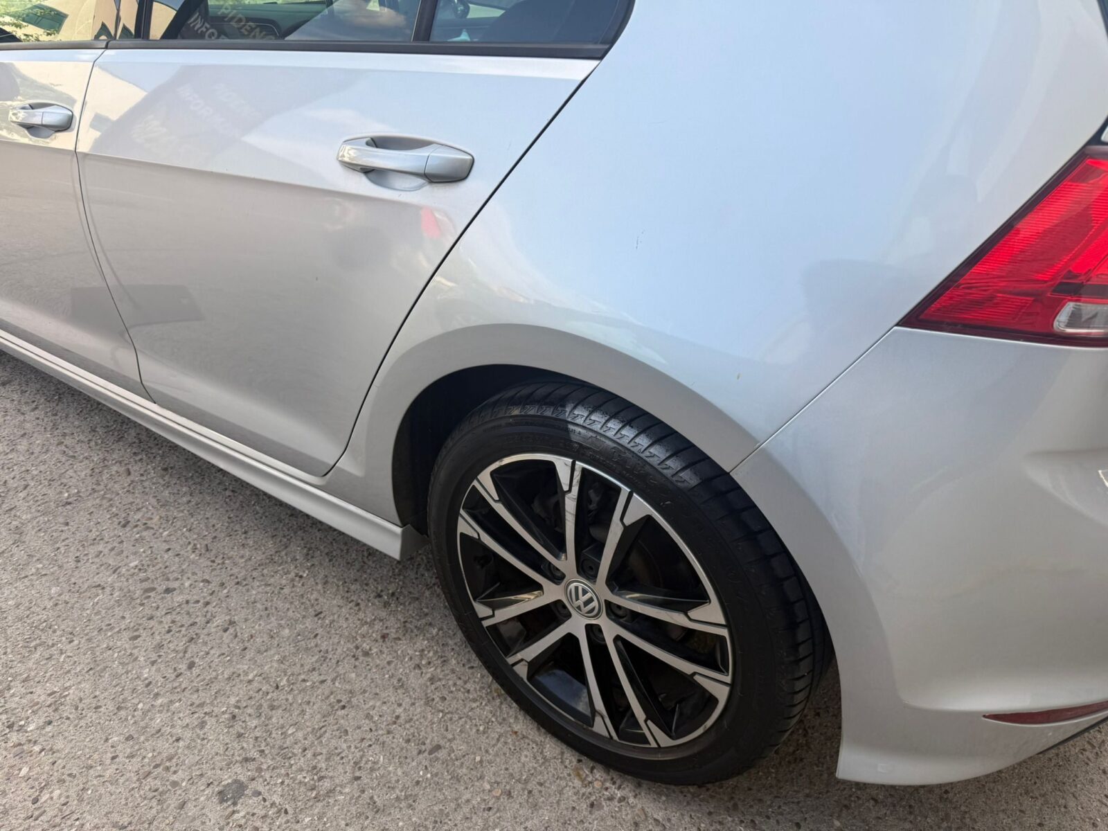 VOLKSWAGEN Golf VII R-LINE