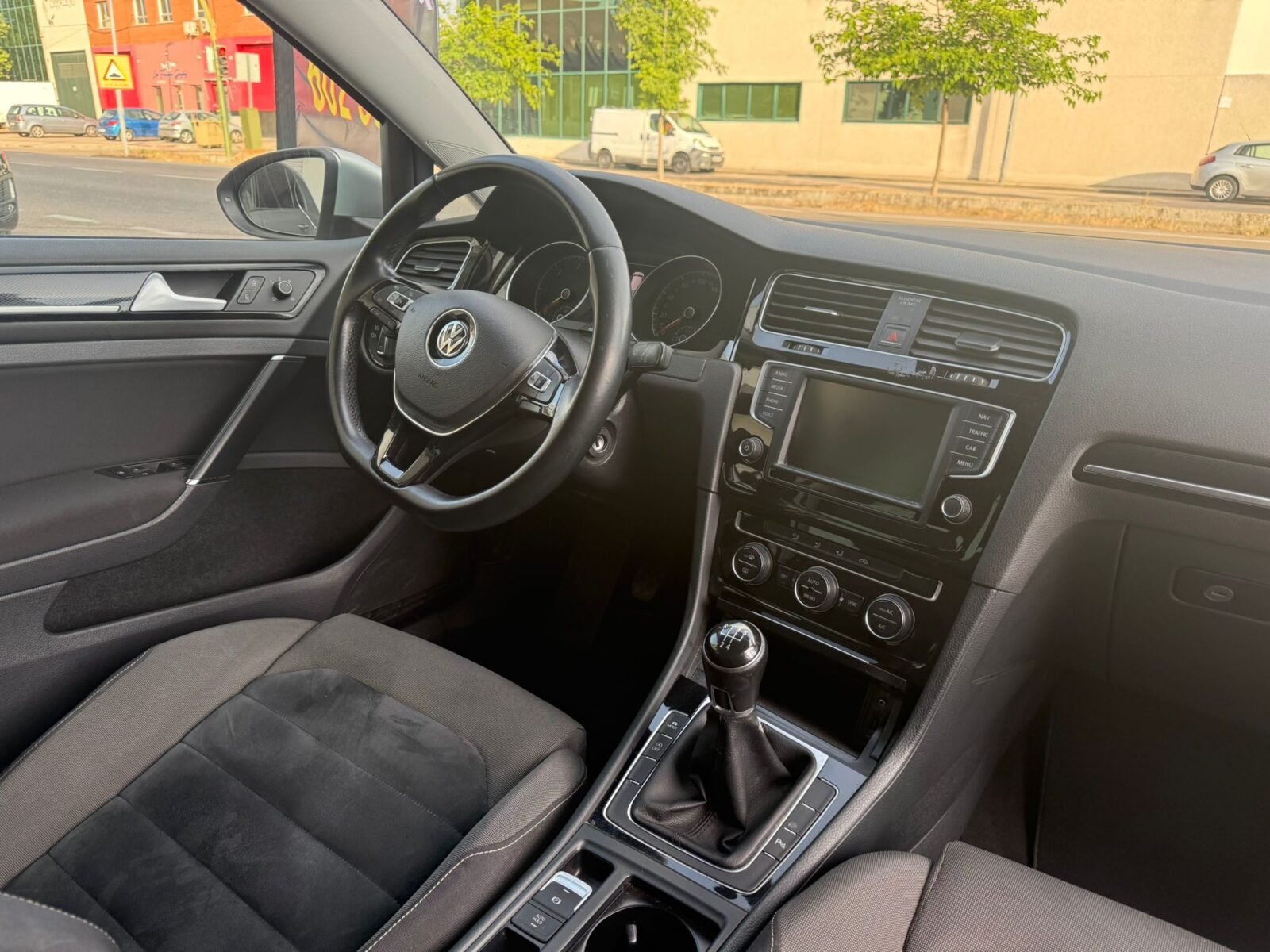 VOLKSWAGEN Golf VII R-LINE