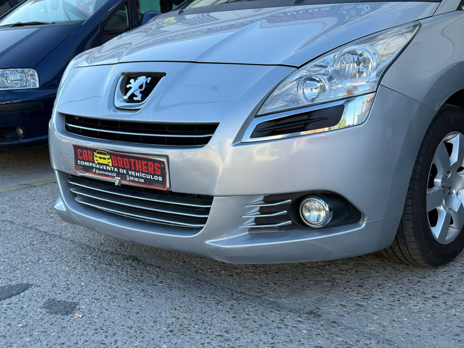 PEUGEOT 5008 1.6 HDI PREMIUM