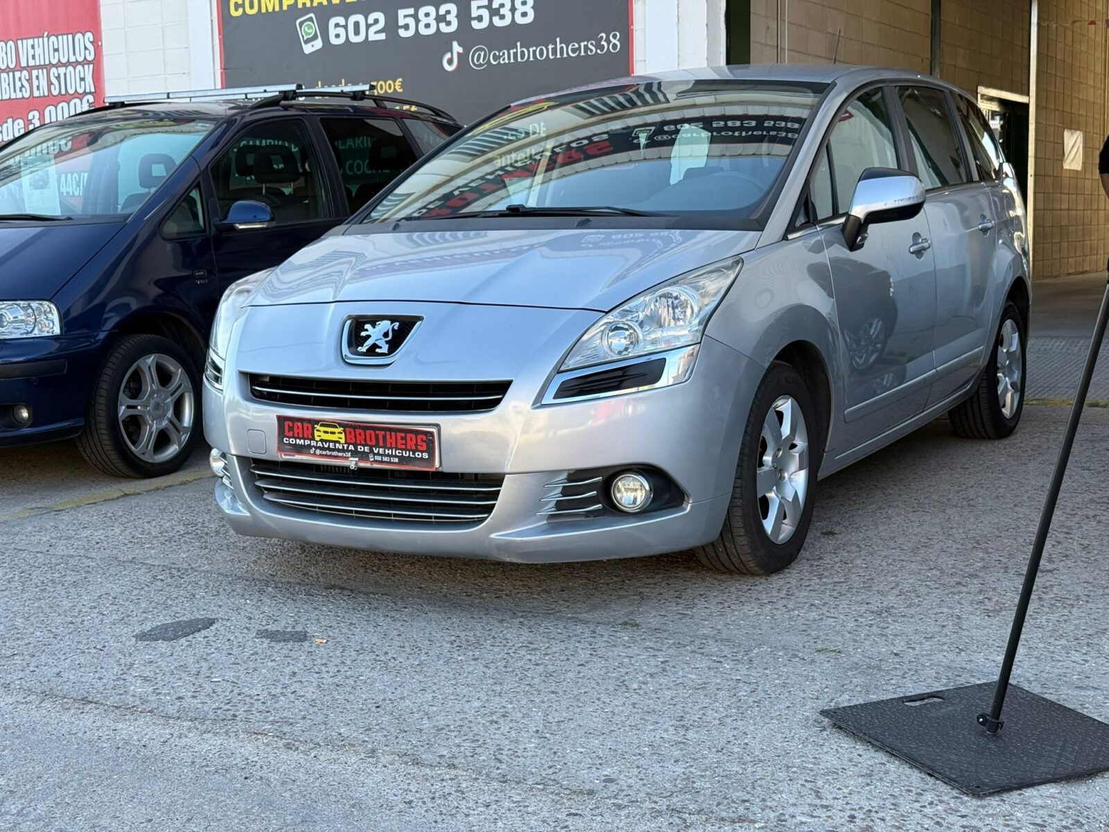 PEUGEOT 5008 1.6 HDI PREMIUM