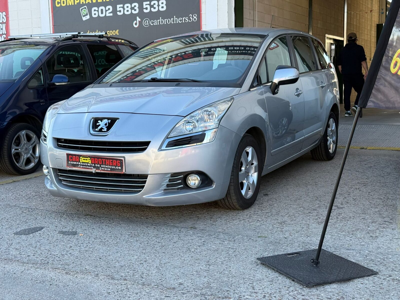 PEUGEOT 5008 1.6 HDI PREMIUM