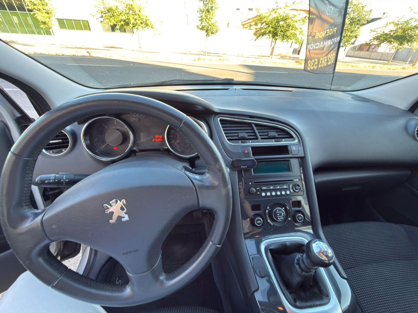 PEUGEOT 5008 1.6 HDI PREMIUM