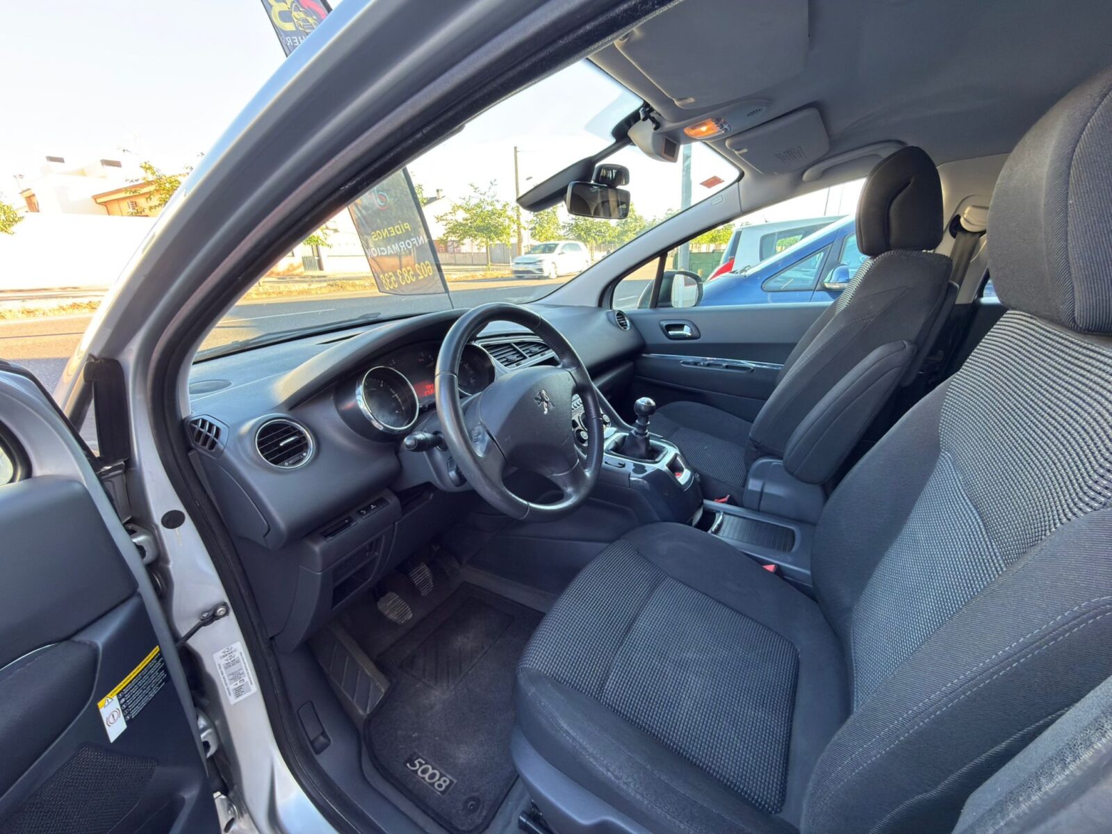 PEUGEOT 5008 1.6 HDI PREMIUM