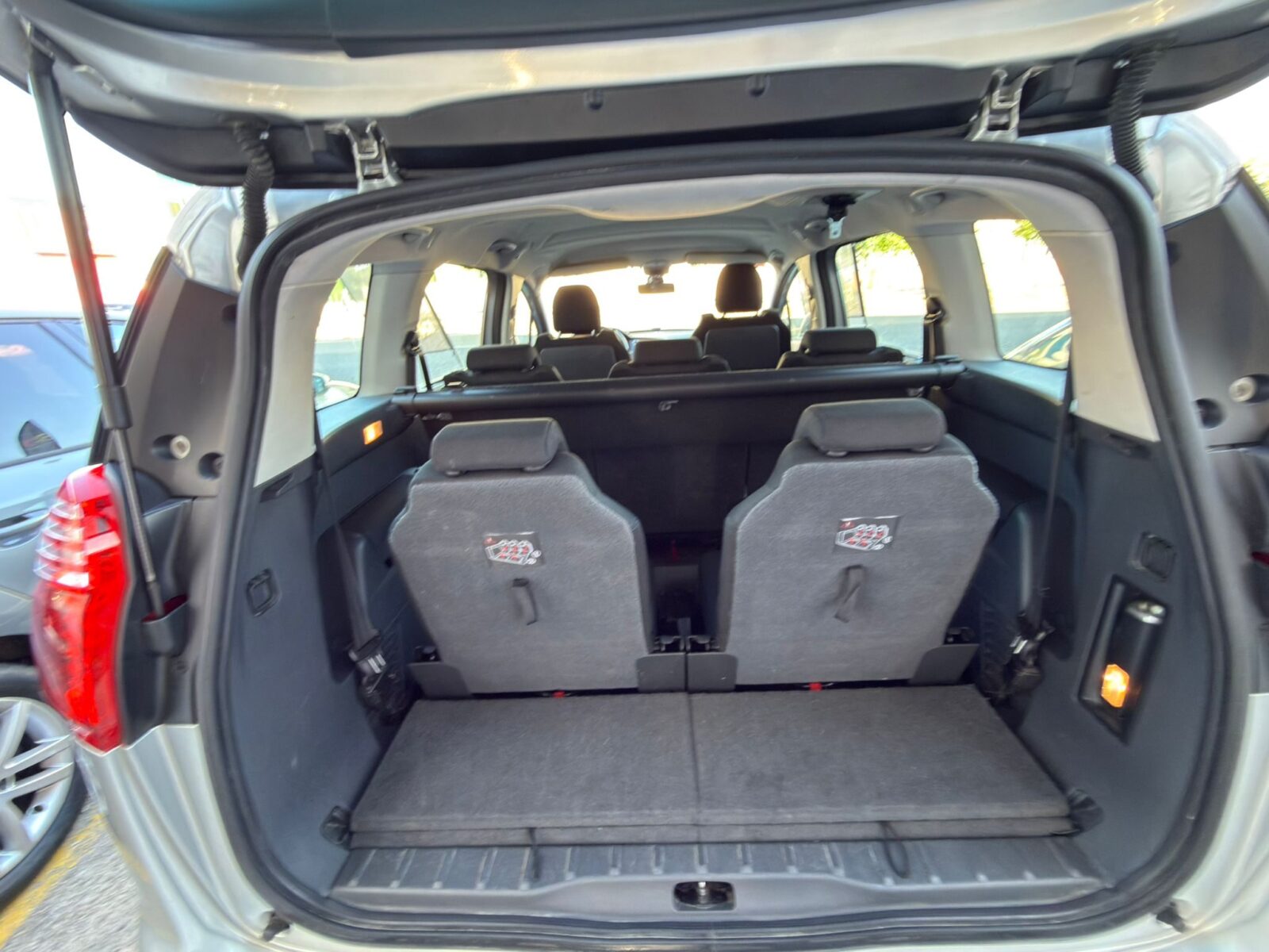 PEUGEOT 5008 1.6 HDI PREMIUM