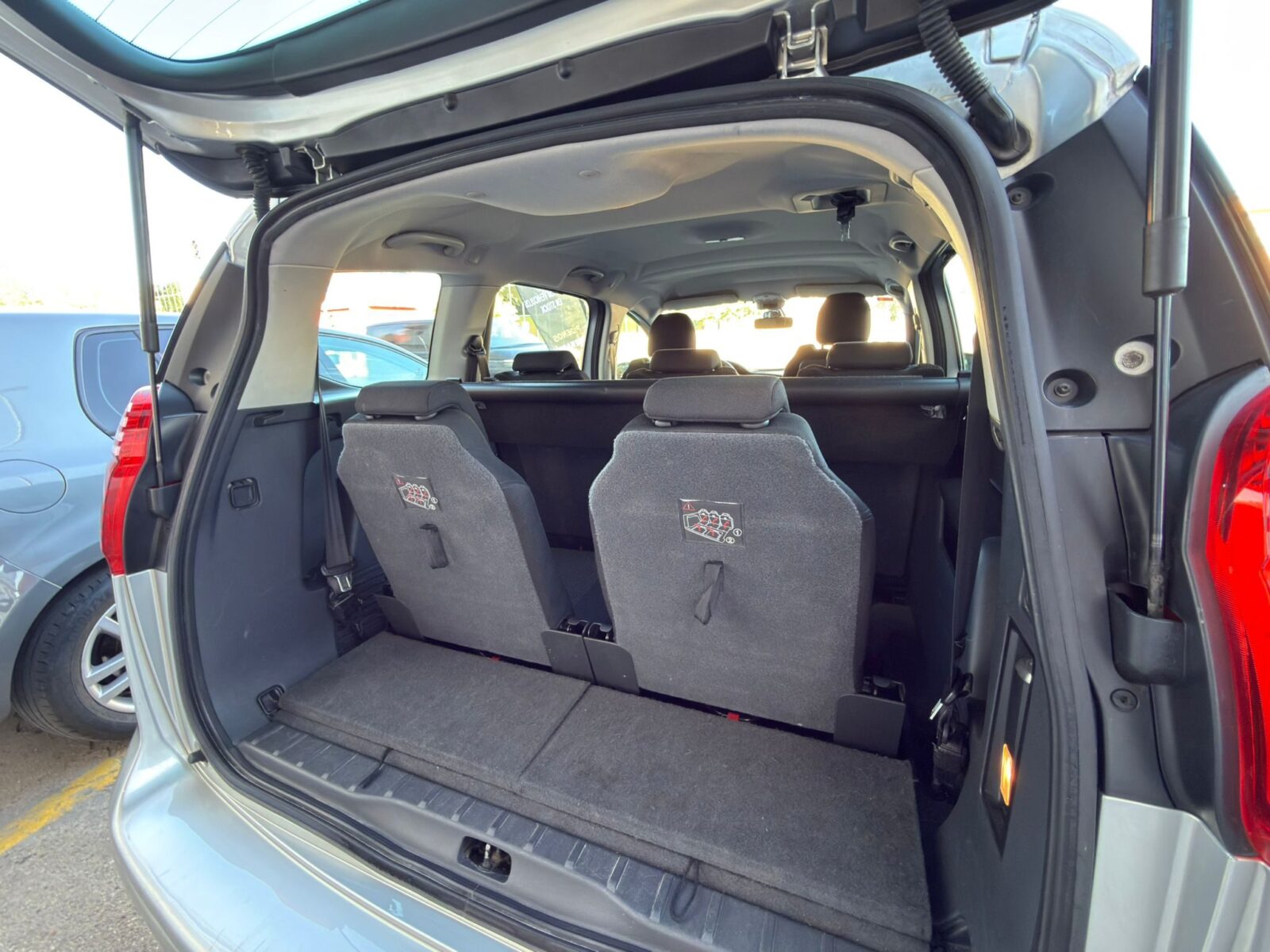 PEUGEOT 5008 1.6 HDI PREMIUM