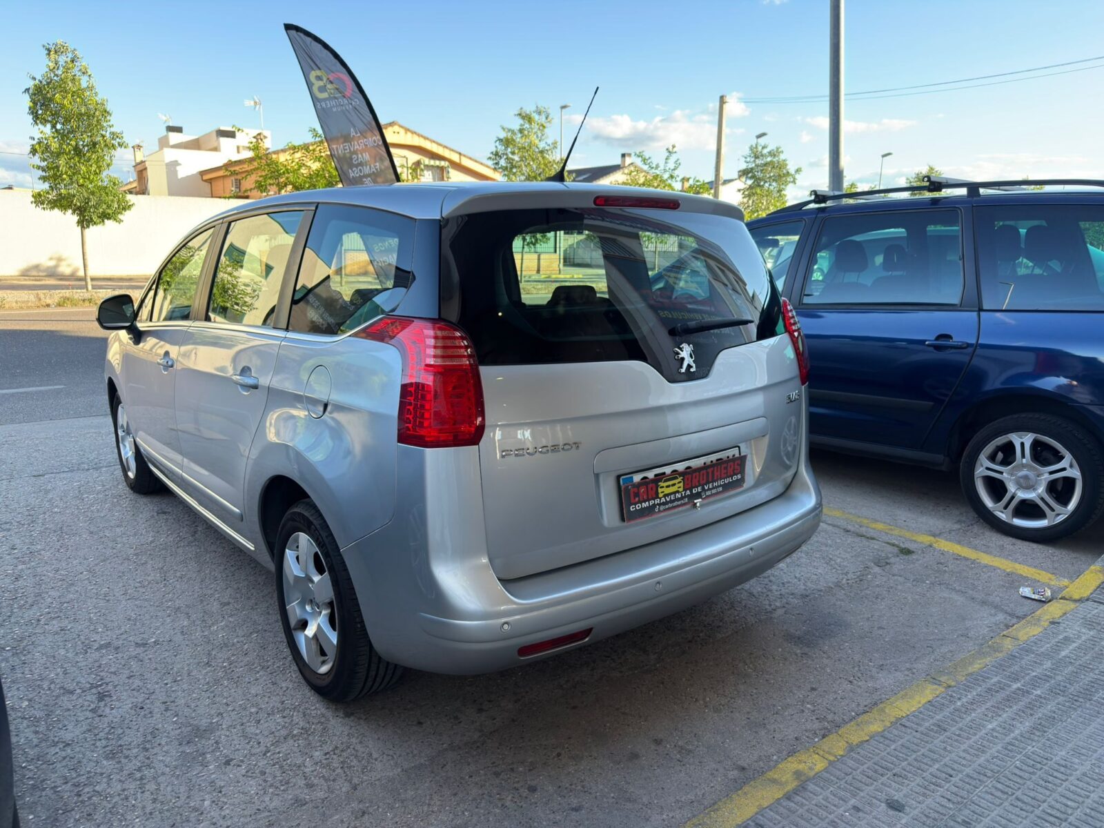 PEUGEOT 5008 1.6 HDI PREMIUM