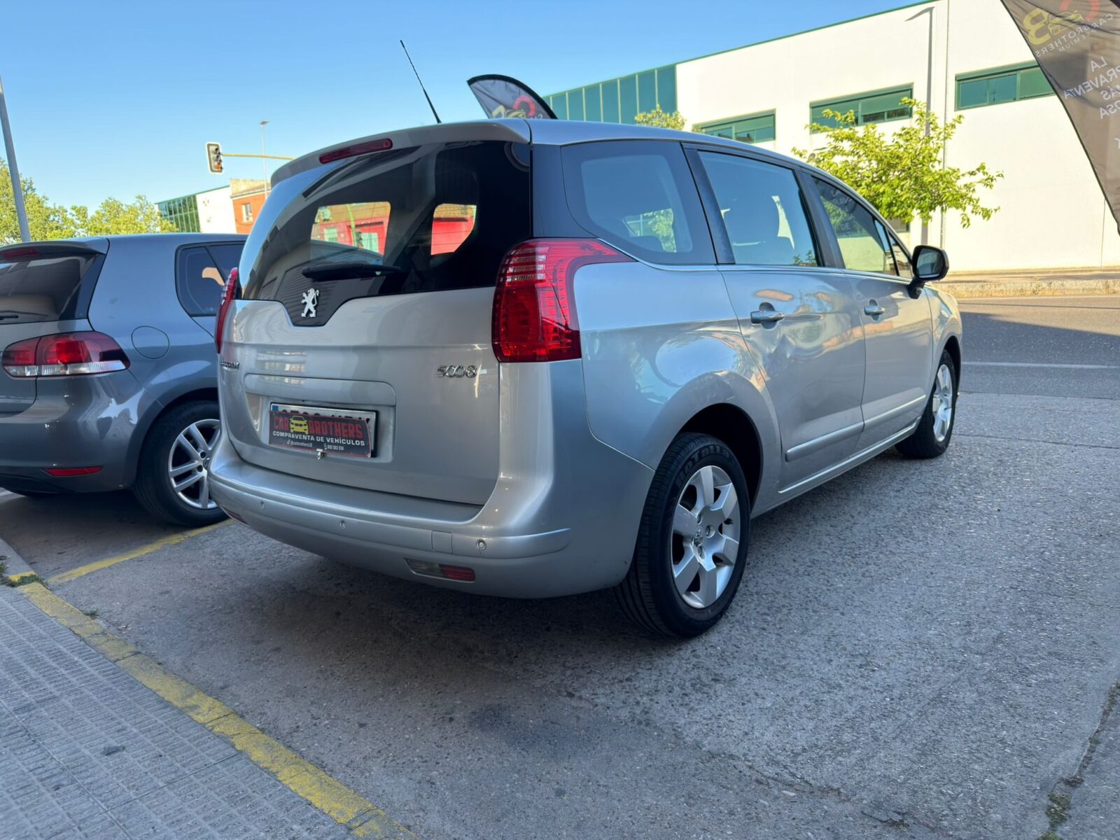 PEUGEOT 5008 1.6 HDI PREMIUM