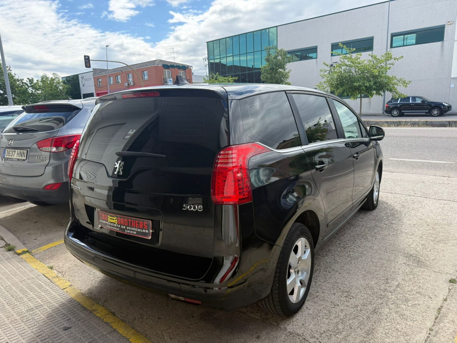 PEUGEOT 5008 active