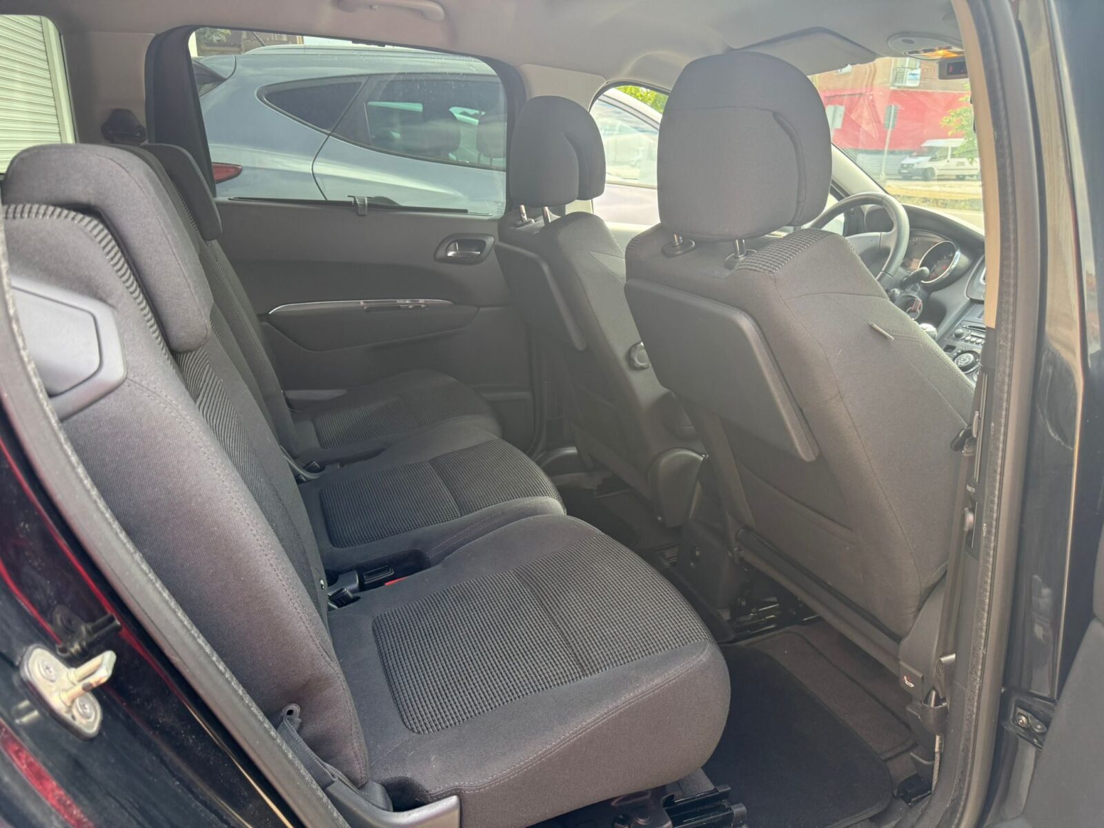 PEUGEOT 5008 active