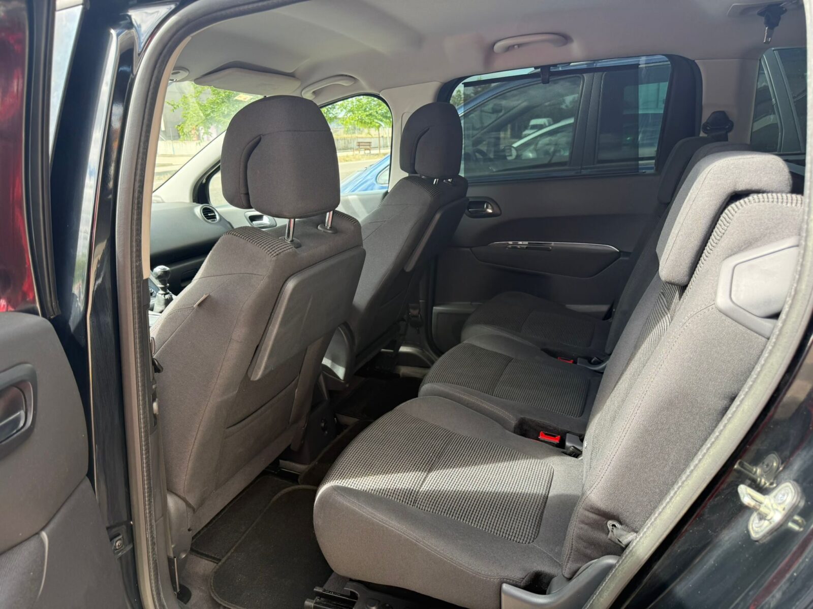 PEUGEOT 5008 active