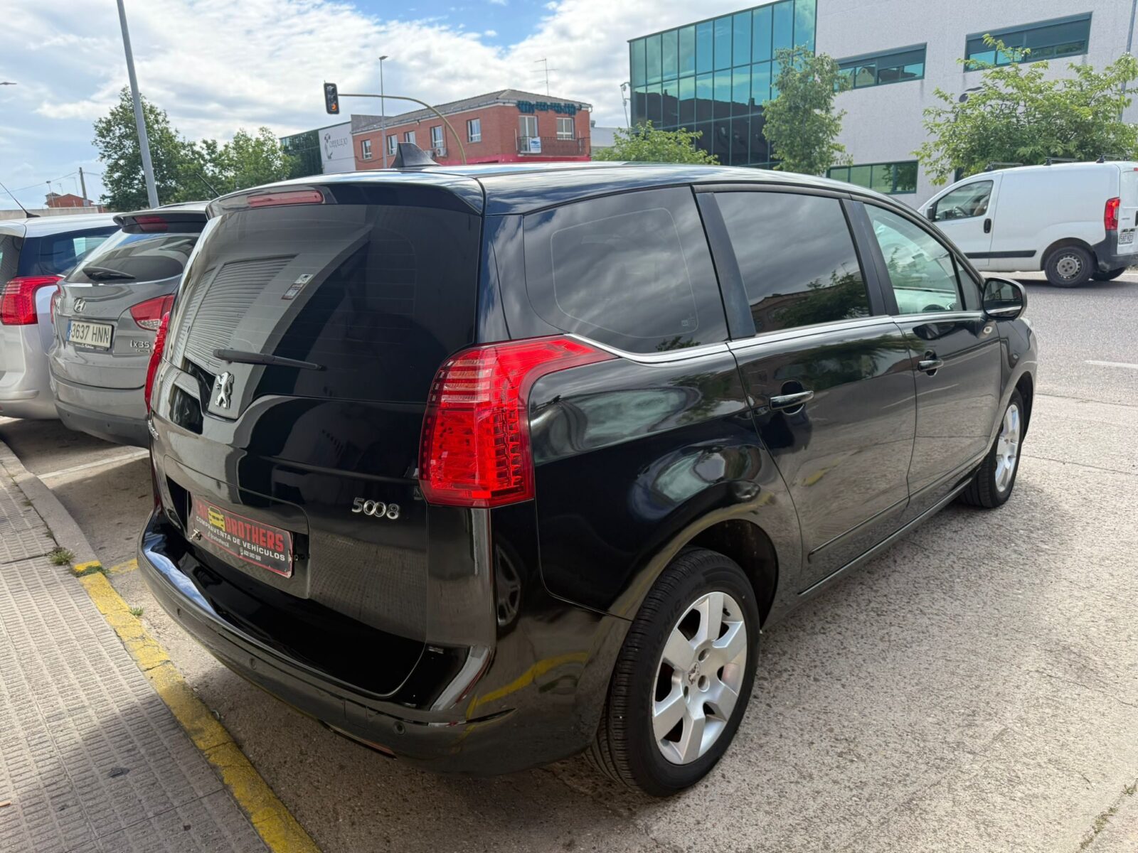 PEUGEOT 5008 active