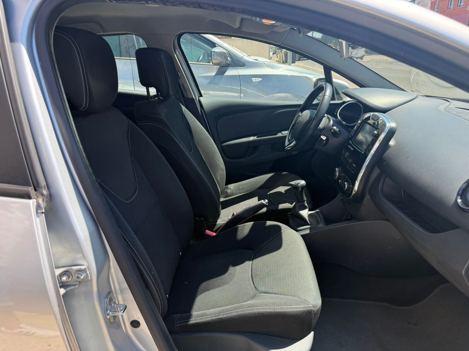RENAULT Clio energy business