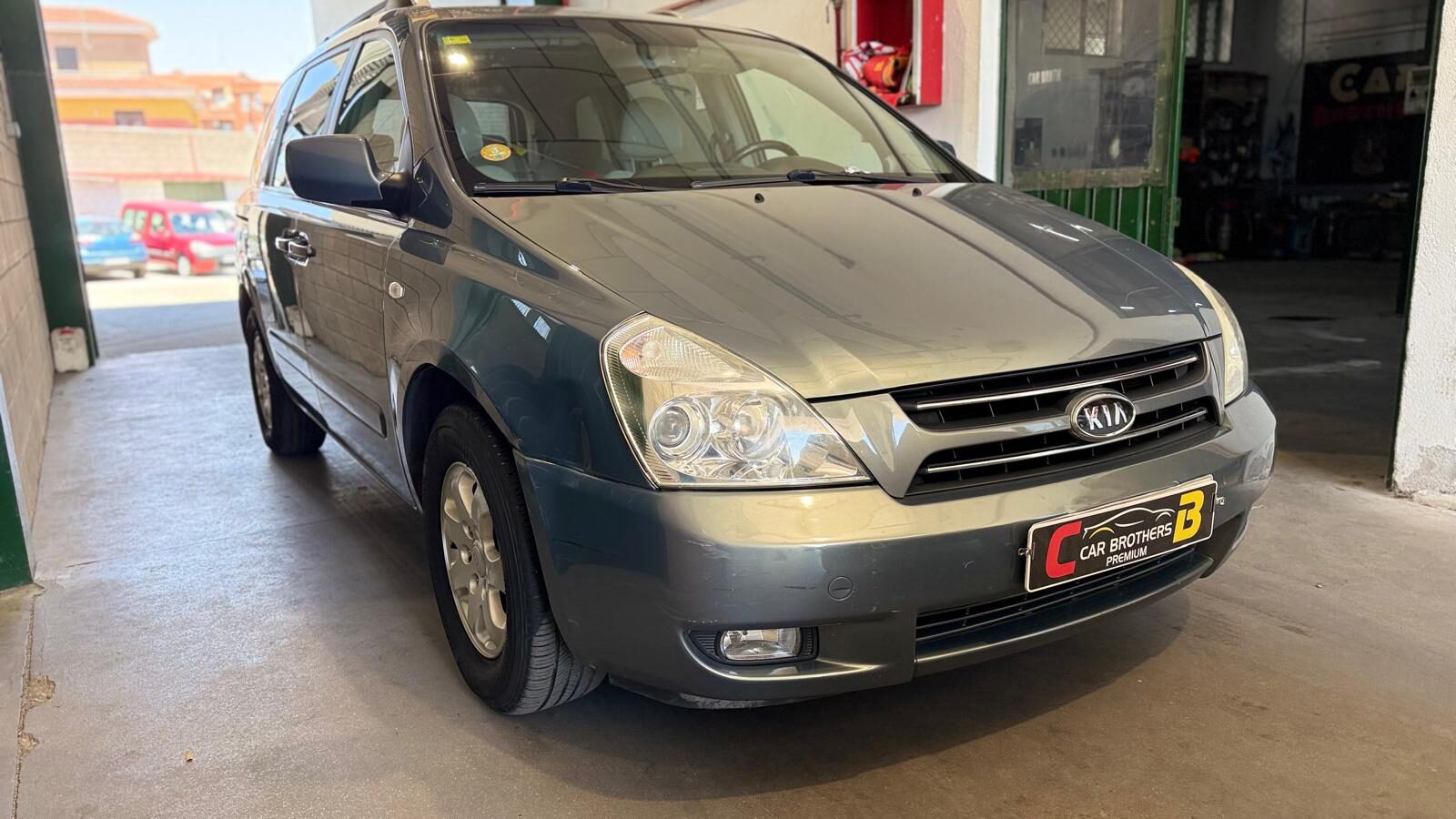 KIA carnival 2.9 vgx ex