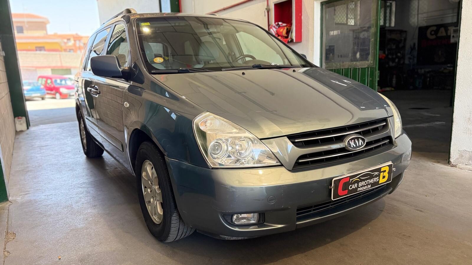 KIA carnival 2.9 vgx ex