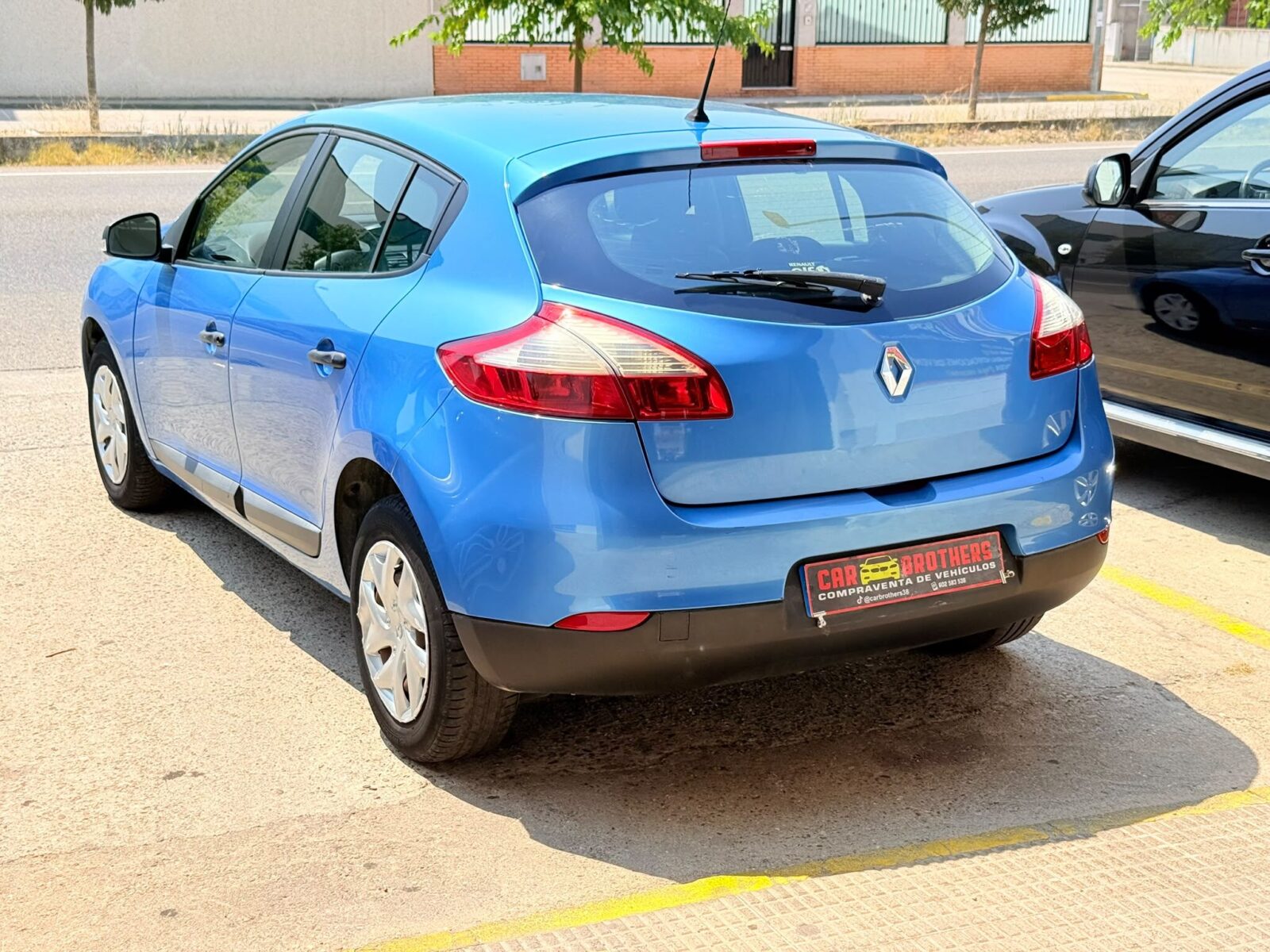 RENAULT Megane 1.6 G AUTHENTIQUE