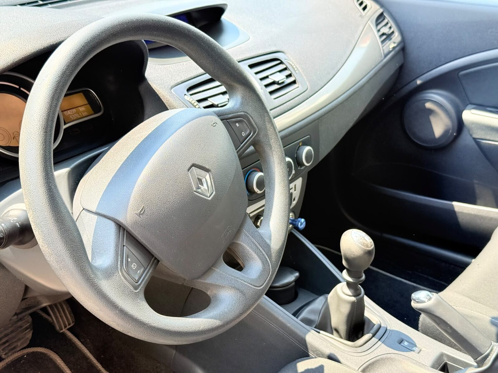RENAULT Megane 1.6 G AUTHENTIQUE