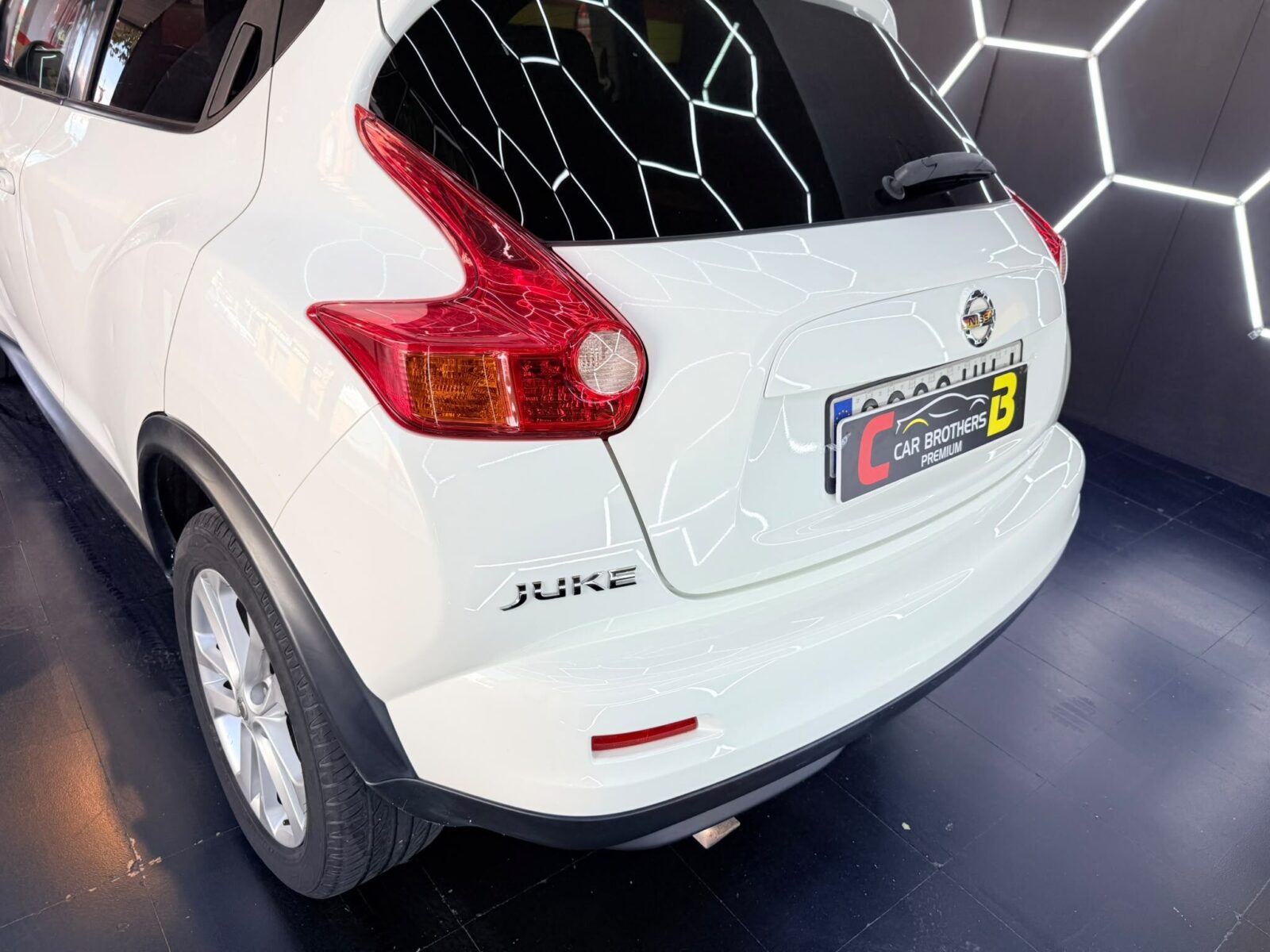 NISSAN JUKE 1.6 TEKNA PREMIUM
