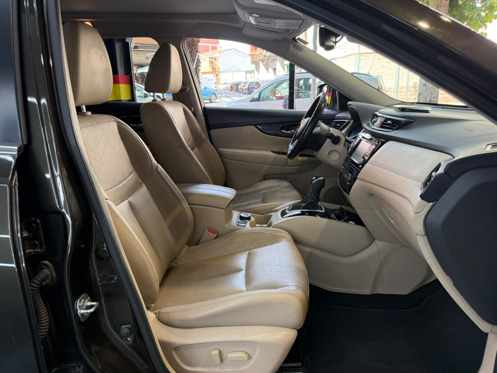 NISSAN XTRAIL tekna premium