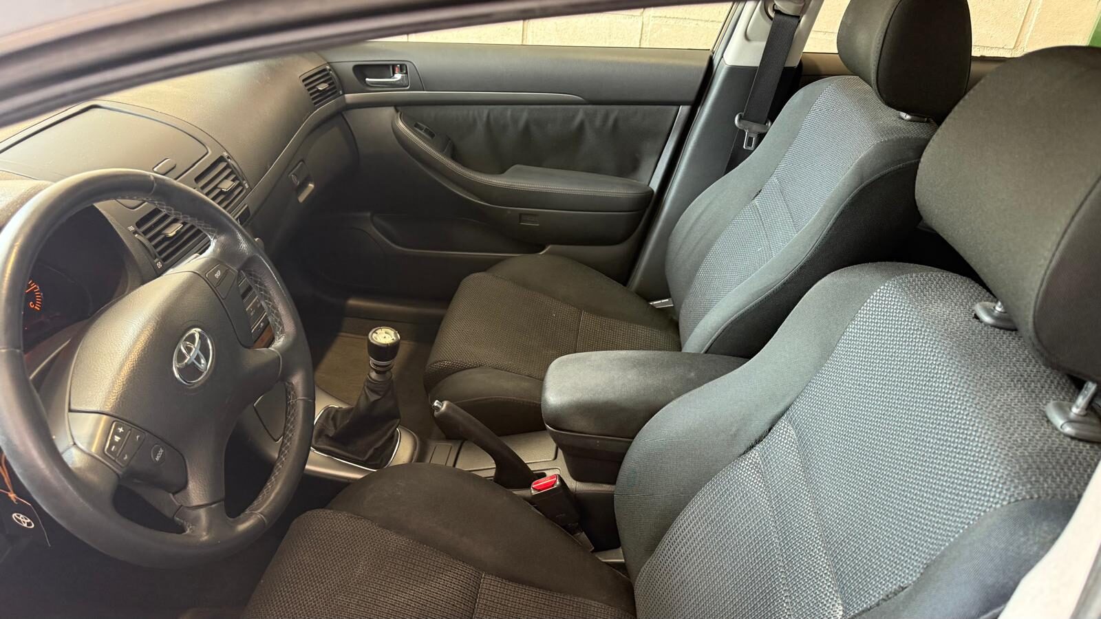 TOYOTA AVENSIS SPORT