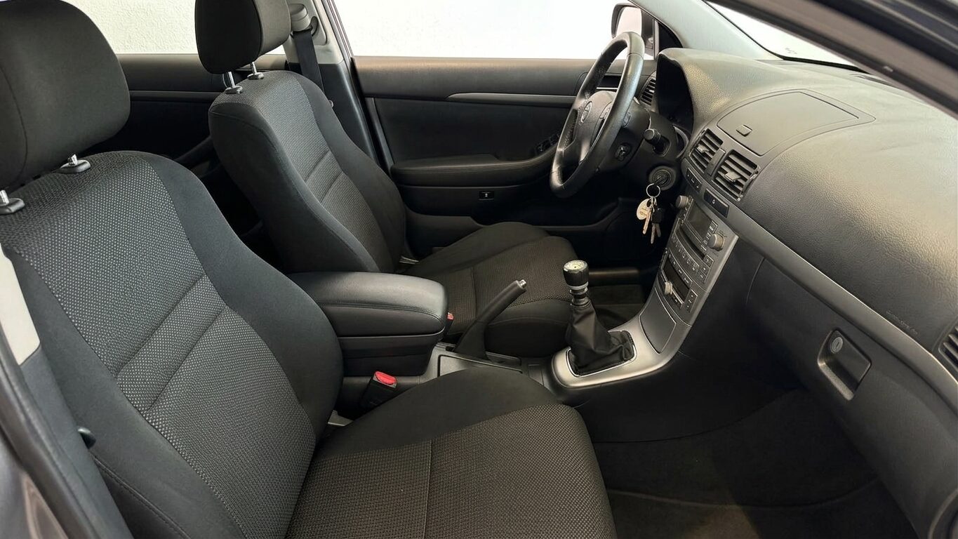 TOYOTA AVENSIS SPORT