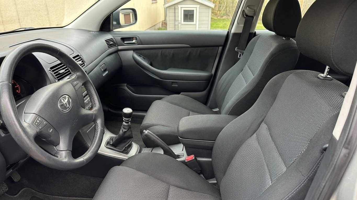 TOYOTA AVENSIS SPORT