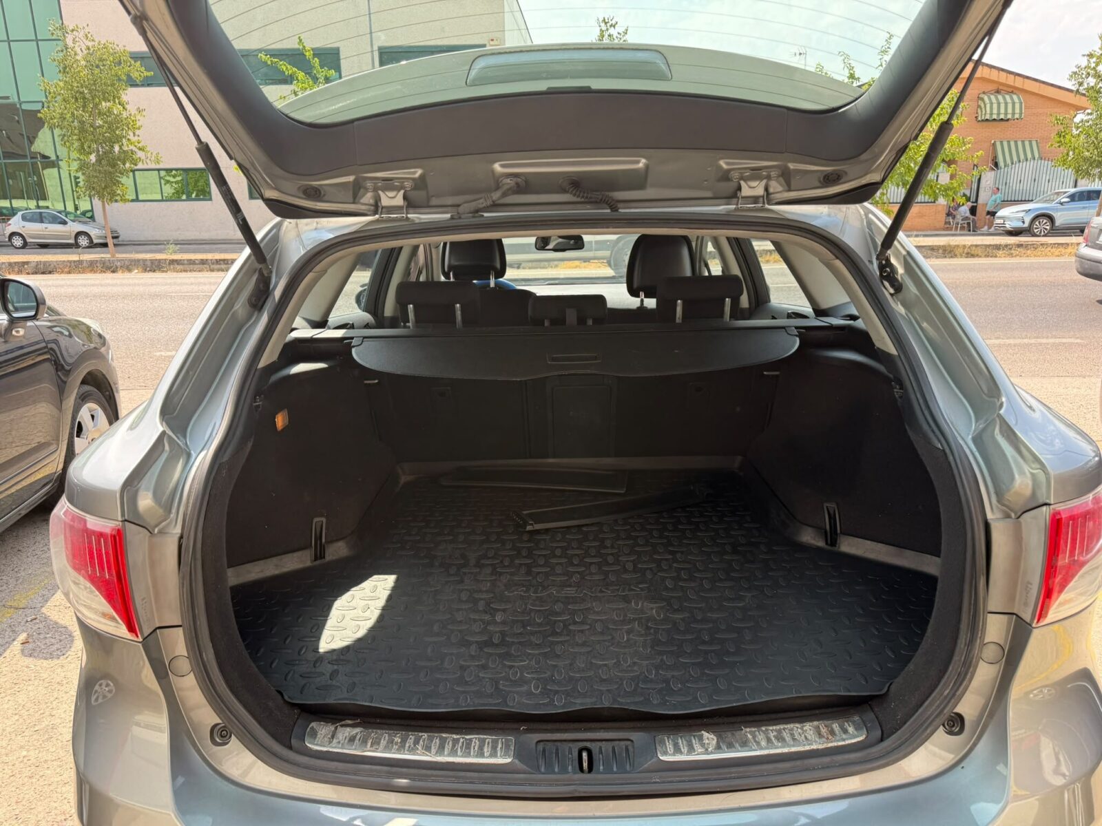 TOYOTA AVENSIS ACTIVE