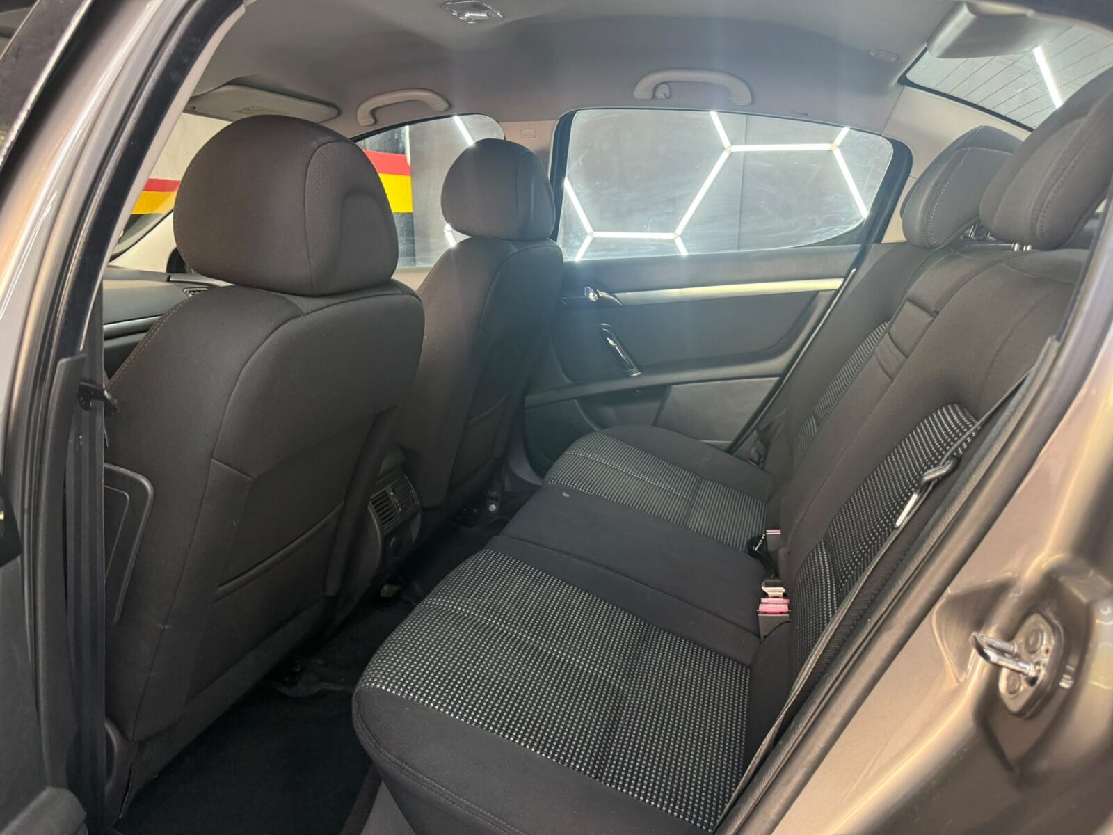 PEUGEOT 407 style